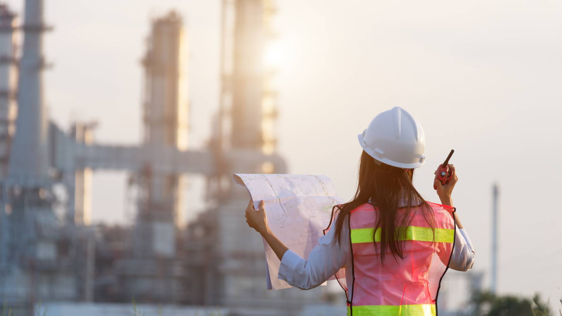 Czechy intensyfikują działania na rzecz transformacji energetycznej. Kraj oferuje przedsiębiorcom liczne możliwości inwestycyjne i wsparcie finansowe. Mimo planowanych zmian w systemie subsydiów dla energii słonecznej, zdecydowano o kontynuacji rozwoju sektora odnawialnych źródeł energii. Dla firm oznacza to szansę na uczestnictwo w zielonej transformacji i skorzystanie z dostępnych programów wsparcia.