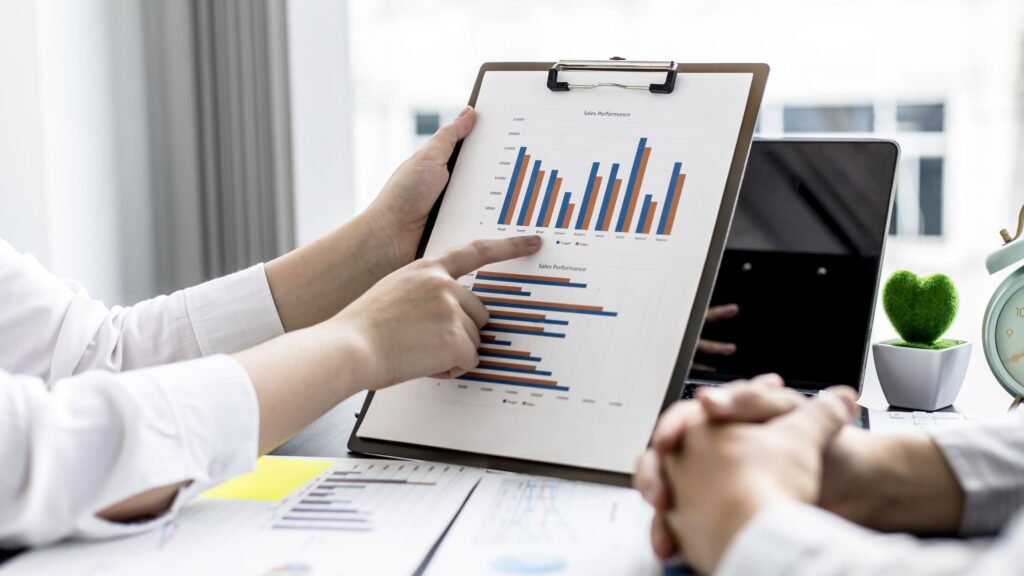 AI w sprzedaży – jak wykorzystać dane do przewidywania zachowań klientów